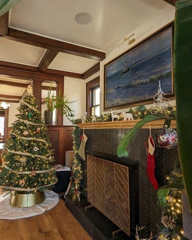 🌲 Today's the day! And it's beginning to look a lot like Christmas on our holiday home tour! Explore the best of holiday decor and ambiance and kick off the season in the best way possible. If you haven't got tickets yet, don't worry! You can still 