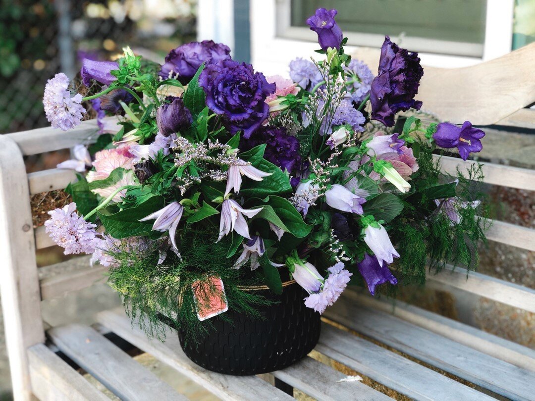 Show them royalty with a bouquet like this, no need for a genie.⠀⠀⠀⠀⠀⠀⠀⠀⠀
Check our link in the bio!