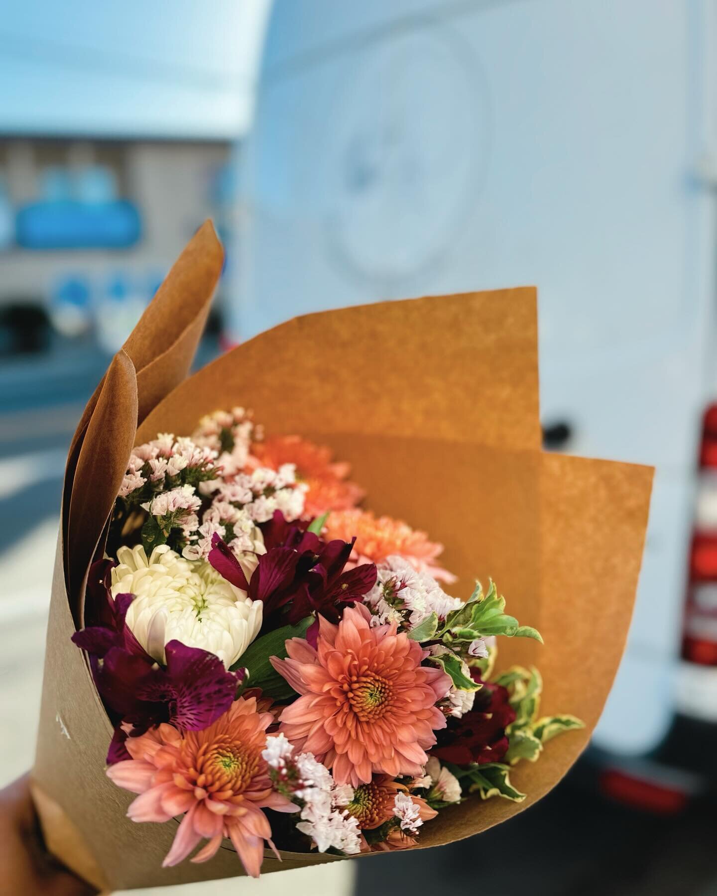 Flowers aren&rsquo;t just for special occasions; they should always be part of your life! Pick some up right now at @zocalocoffee or place an order for delivery using link in bio&hellip;