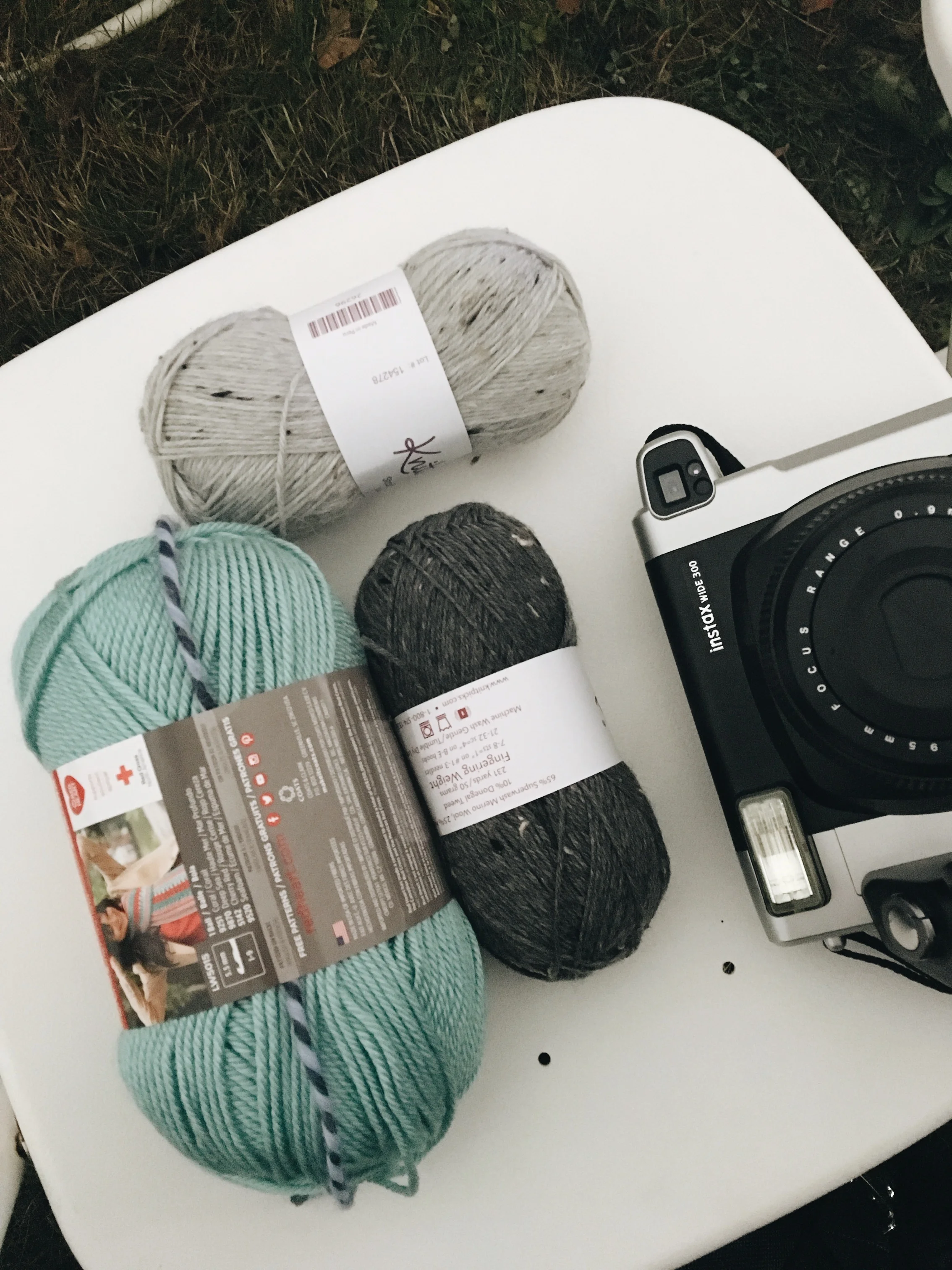 During the knit-a-thon, one of the costume supervisors talked to us about wardrobe and handed out pieces of yarn from one of Lorelai's scarves (it's the blue and grey twisty one)!!! So I officially have a piece of Lorelai in my home. 