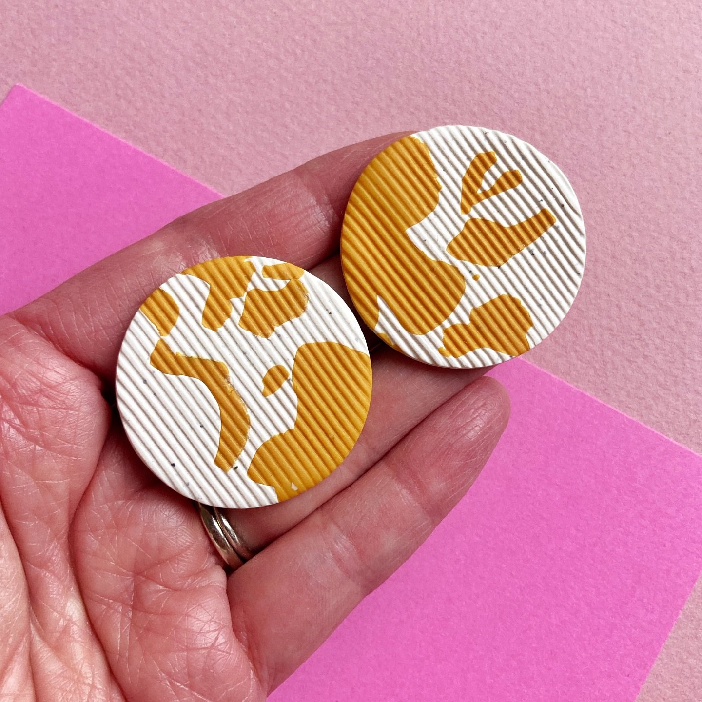 Oversized, abstract circle statement studs, now available in my Etsy shop!

This was a one-off! I don&rsquo;t plan to make more in this colorway. 😊

Grab the link in my profile 🔗

#PolymerClay #PolymerClayEarrings #StatementEarrings #StatementStuds