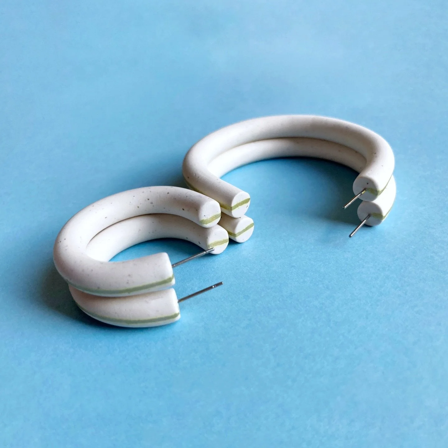 White &amp; Gold Speckle Hoops &mdash; These are LIMITED EDITION, friends! One pair in the big ass 2.25-inch size, and two of the 1.5-inch babies. 

Grab the link in my profile or stories before they disappear!💨 

#HoopEarrings #ChunkyHoops