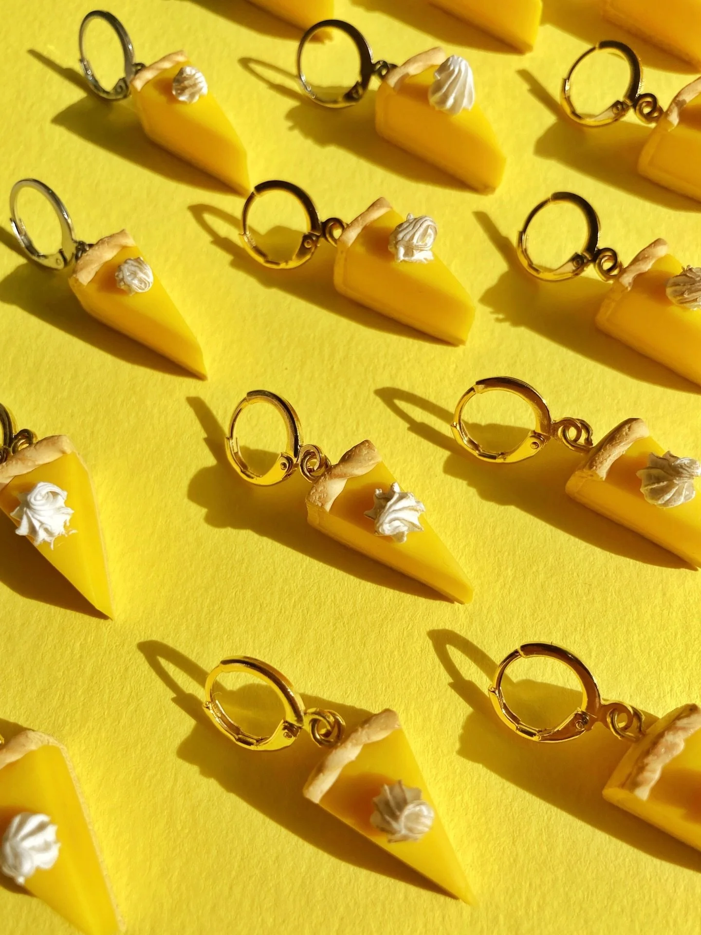 Lemon meringue slices &mdash; with toasted or untoasted meringue. One of my FAVORITE pies. 

First dibs at @piepicnic tomorrow to celebrate Pi Day, 3/14! 🍋🥧

#PiDay