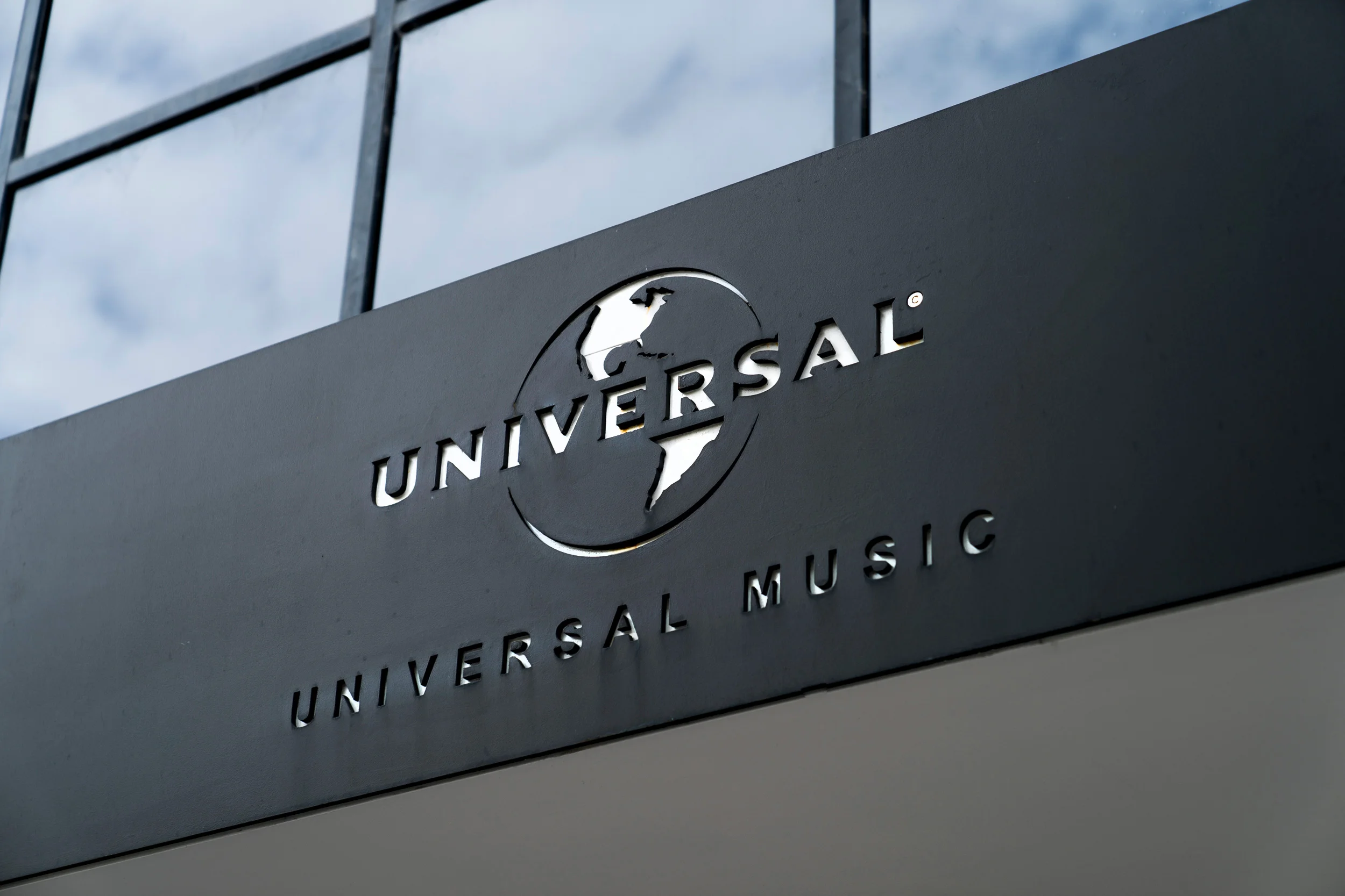 UNIVERSAL MUSIC