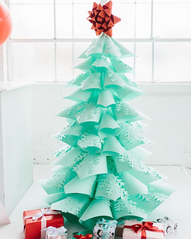 If anyone is still looking for a fun, creative #ChristmasTree I have a #mintgreen 1.7m tree that is ready to go! Discounted price to get it out this year! If you're interested, DM me for details⁠⠀
📸by @kas.richards for @partywithlenzo x @cassieeeesm