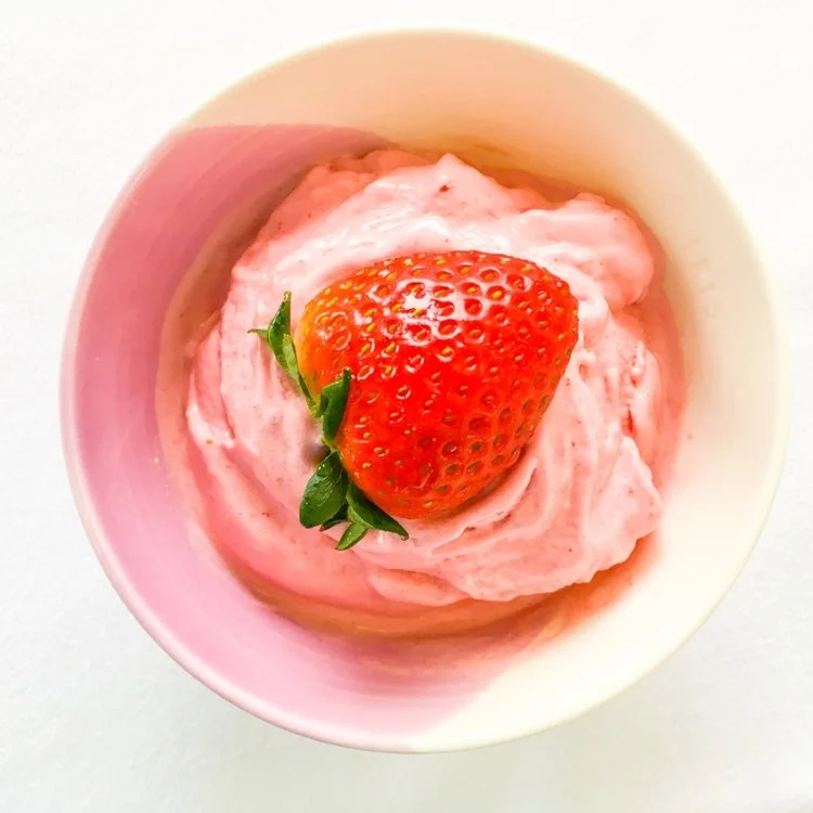 Creamy Dreamy Strawberry Nicecream