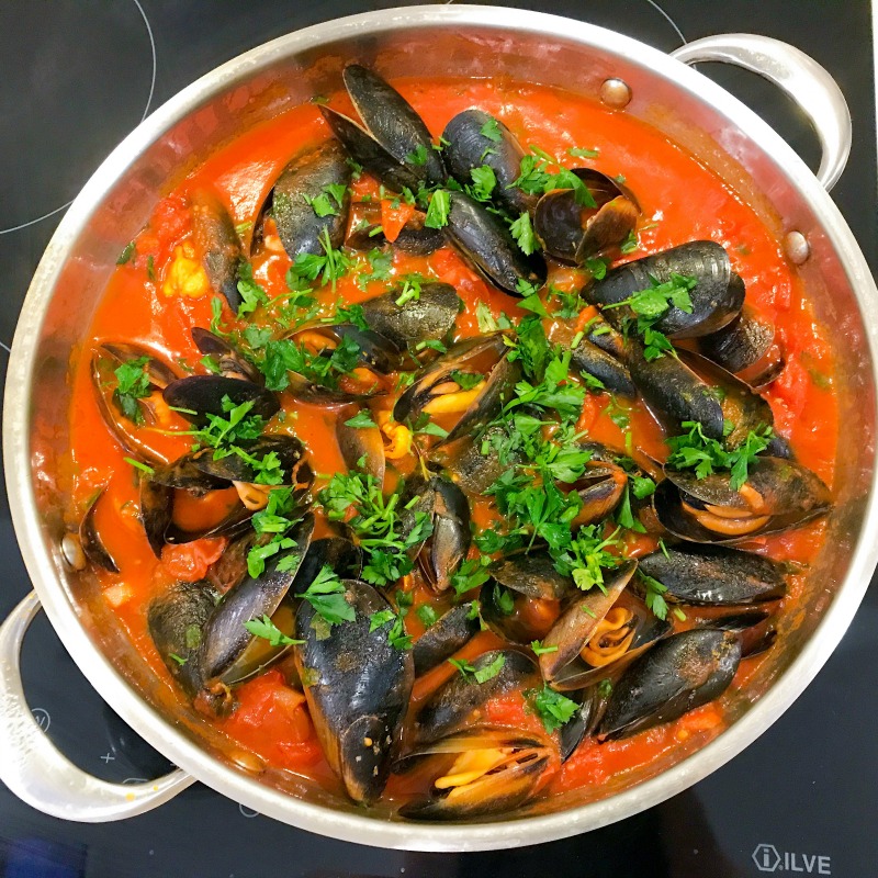 mussels-tomato-chilli-garlic.jpg