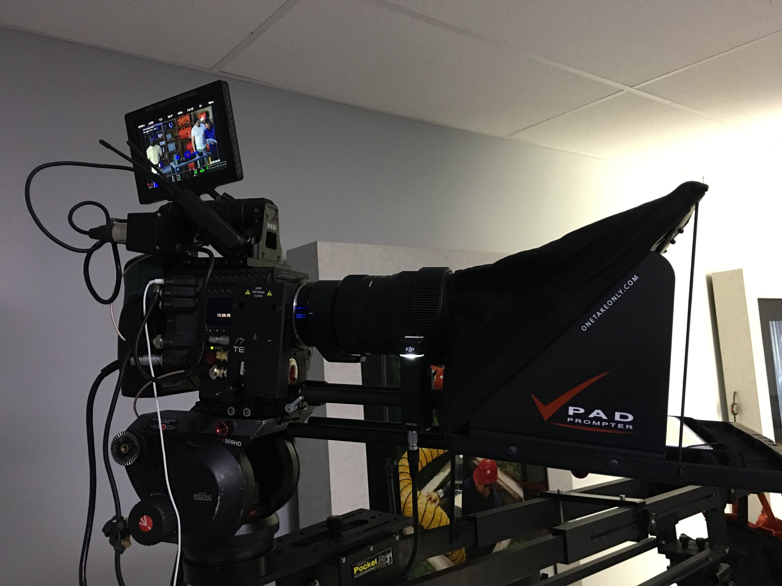 Carbon Fiber RED Weapon rigged with the Teleprompter.