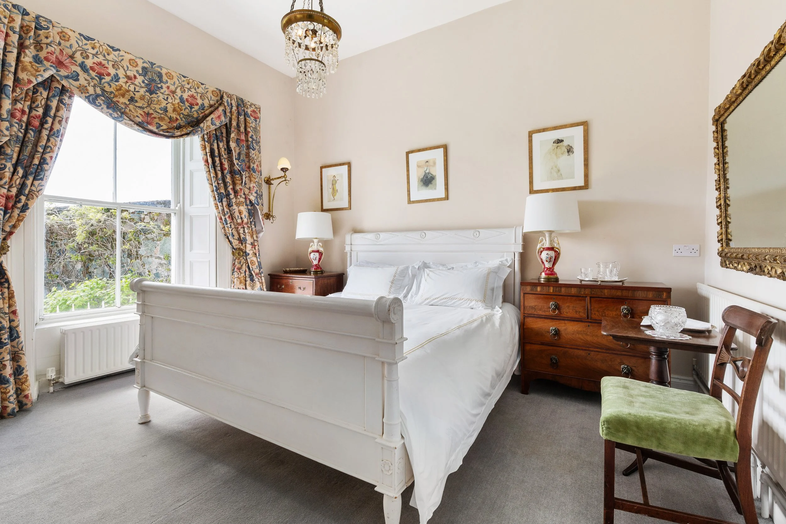 Back bedroom view from doorway - Copy - Copy.JPG