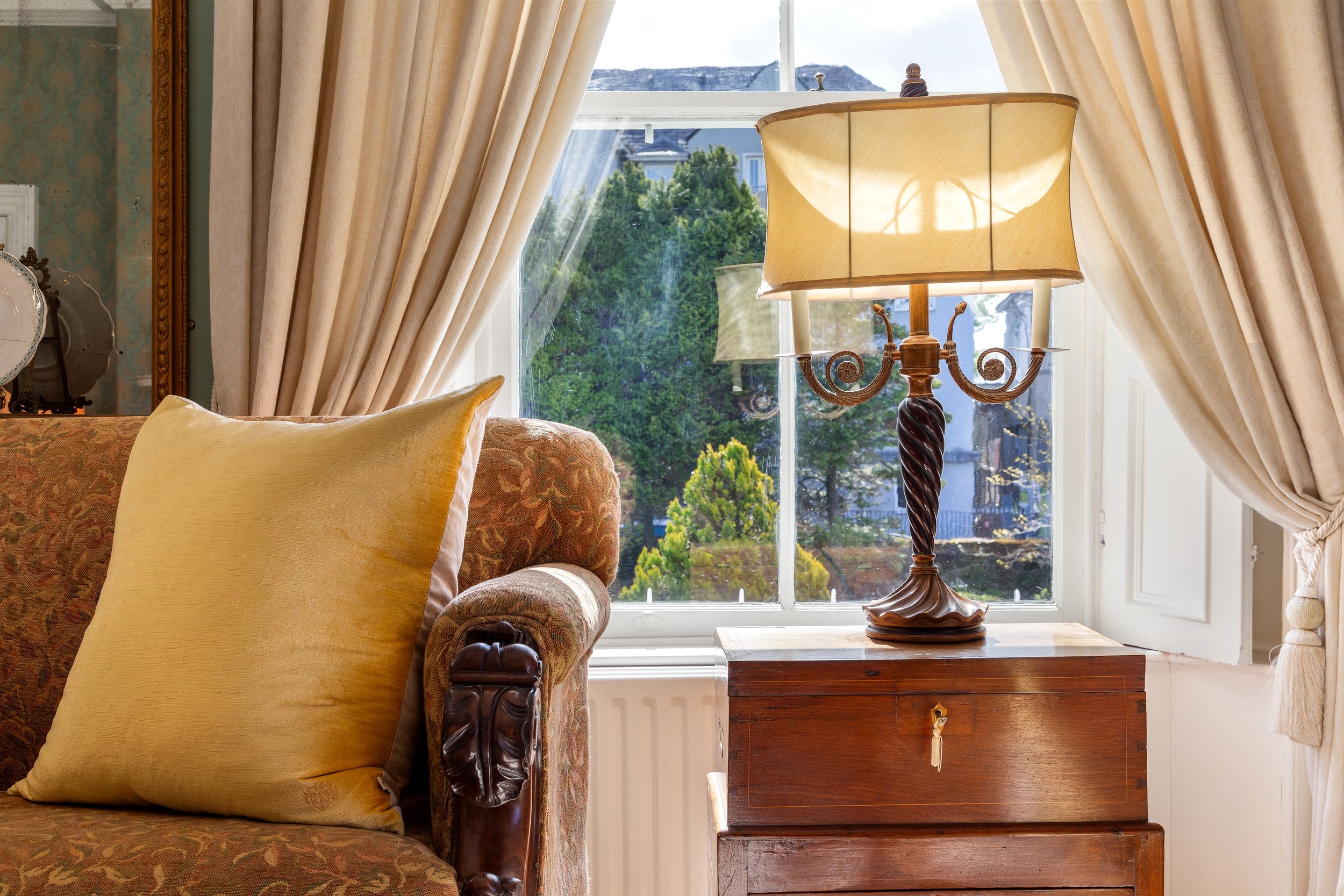 Living room light in Window - Copy.JPG