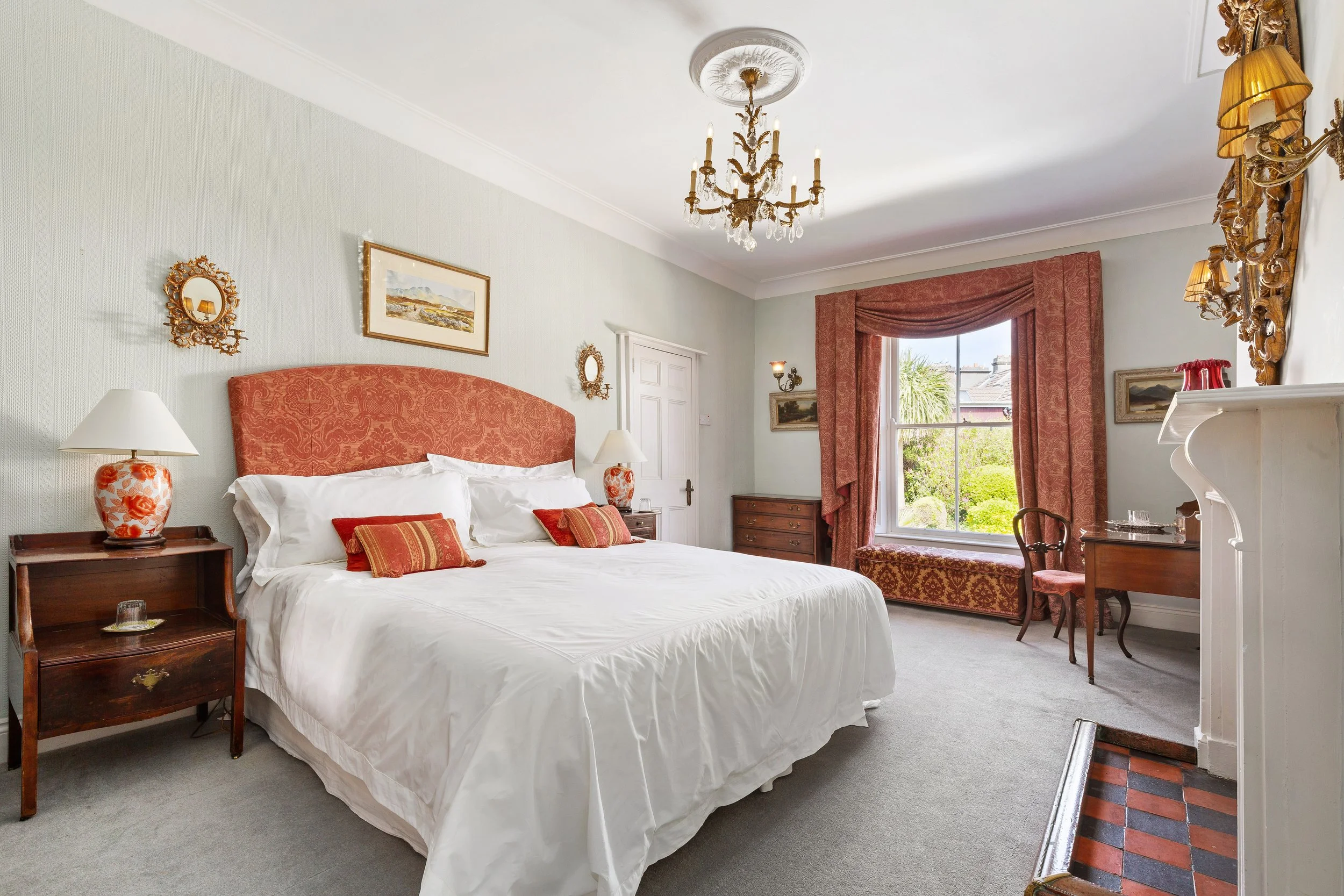 Red bedroom from hallway - Copy.JPG