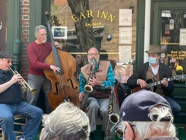 The EarRegulars Sundays (outdoor show weather permitting)/CANCELLED