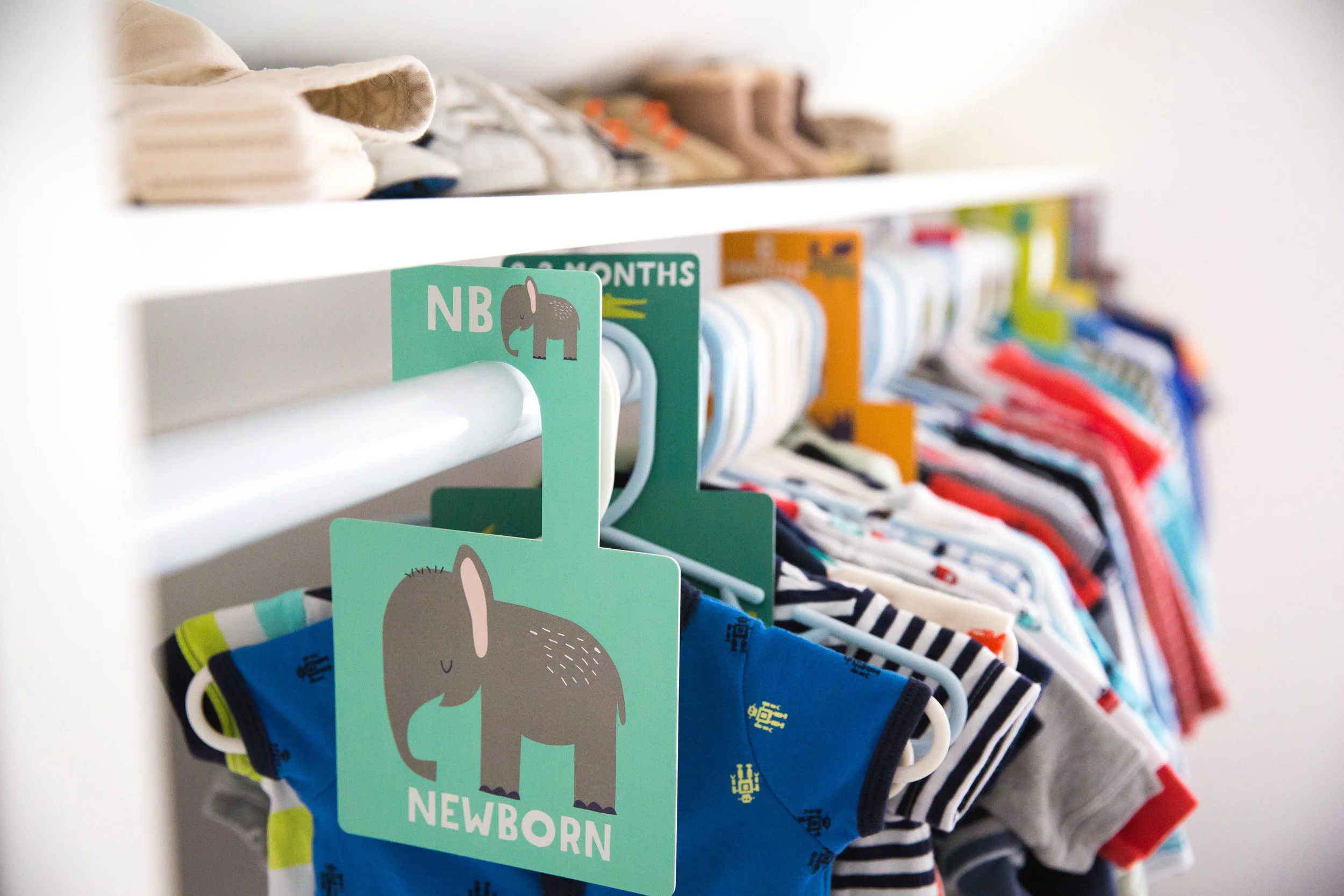 newborn closet-2.JPG