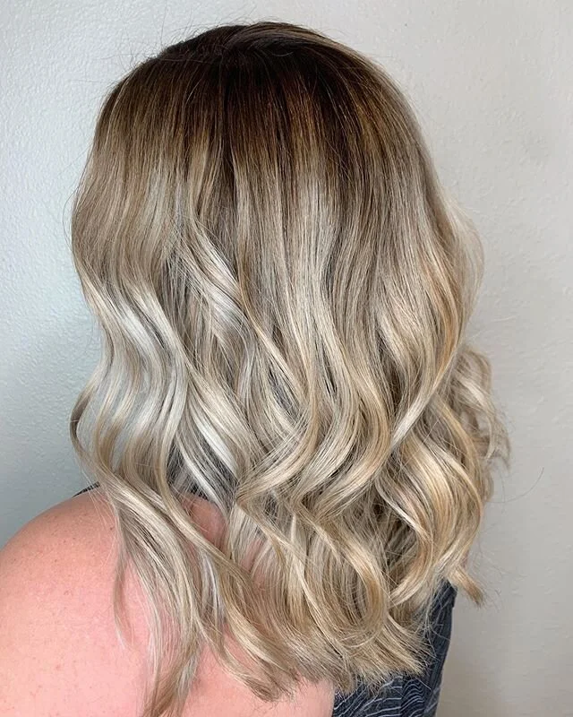 Back at it! 💁🏼&zwj;♀️ I missed working so much it feels SO good to be back! ❤️✨ #ochairstylist #missionviejolife #orangecountyhairstylist #orangecountysalon #wellalife #blondebalayage