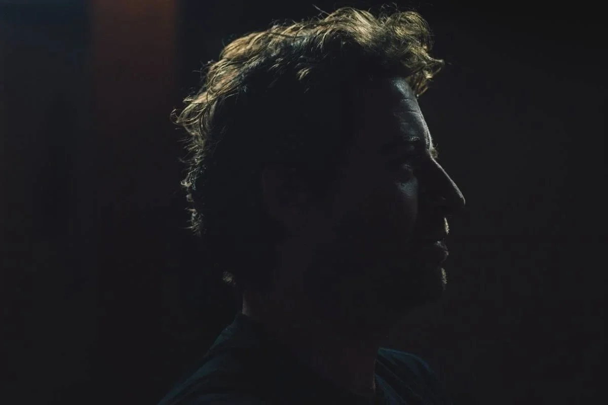 Portrait of Tibor Simon-Mazula, artist profile image related to education and experience