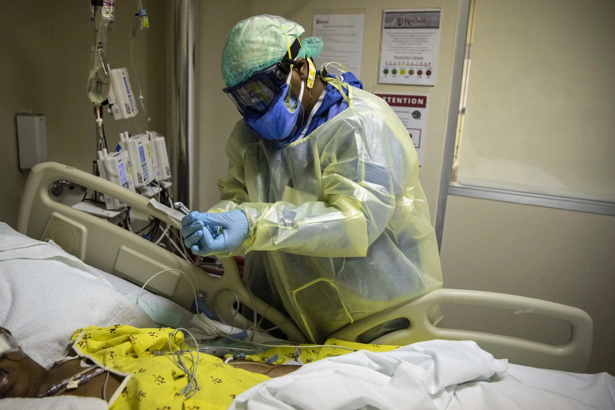 Nurse Tamara Jones checks blood sugar levels for a 73-year-old woman with COVID-19 and on a ventilator in the Intensive Care Unit at Roseland Community Hospital on the Far South Side, Tuesday afternoon, Dec. 8, 2020. | Ashlee Rezin/Sun-Times      ‘O