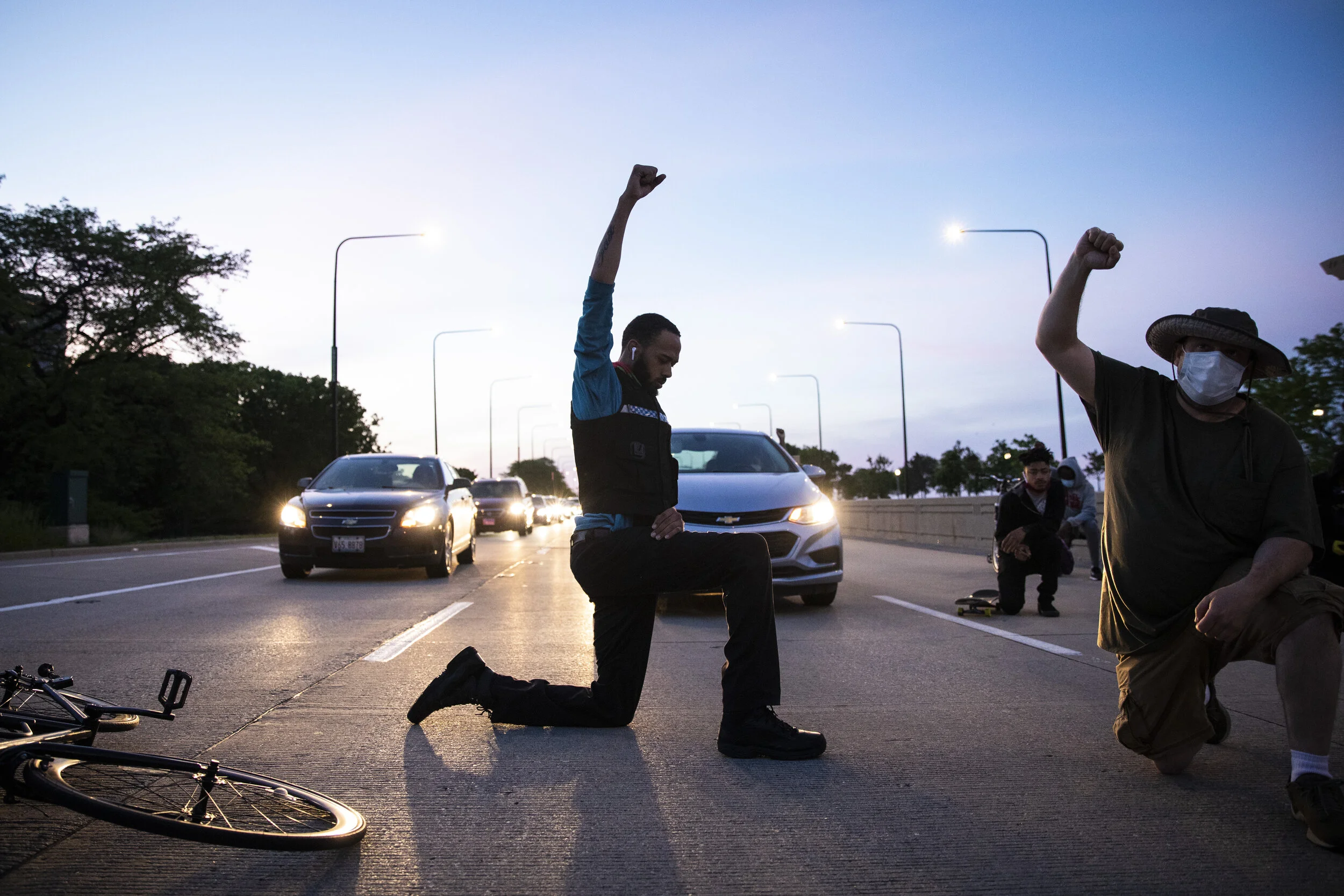  Protesters kneel on Lake Shore Drive near East 53rd Street on the third day of protests in Chicago over the death of George Floyd, who died in police custody on Memorial Day in Minneapolis, Sunday evening, May 31, 2020. | Ashlee Rezin/Sun-Times    P