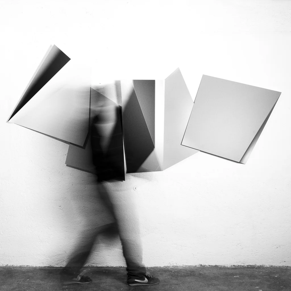 "raumbild (16020903)", 2016, UV-Direktdruck auf Alu-Dibond, freigestellt, geschlitzt und plastisch verformt