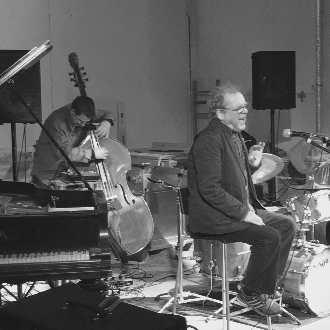 Phil Minton on stage with Munich Improvisers