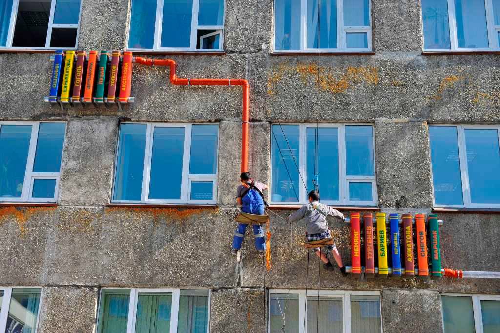 Во время монтажа "Вечной теплоты"