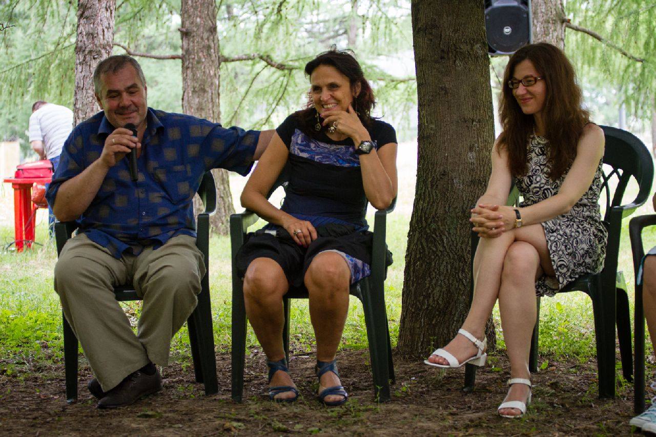 Дмитрий Буткевич, Марина Звягинцева и Елена Пантелеева на круглом столе в парке "Садовники"