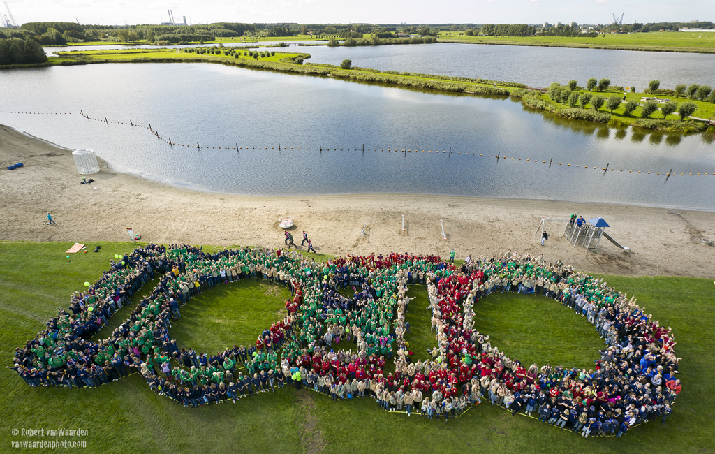 Scouts in The Netherlands form a massive 10:10 logo. Photo by Robert van Waarden Creative Commons