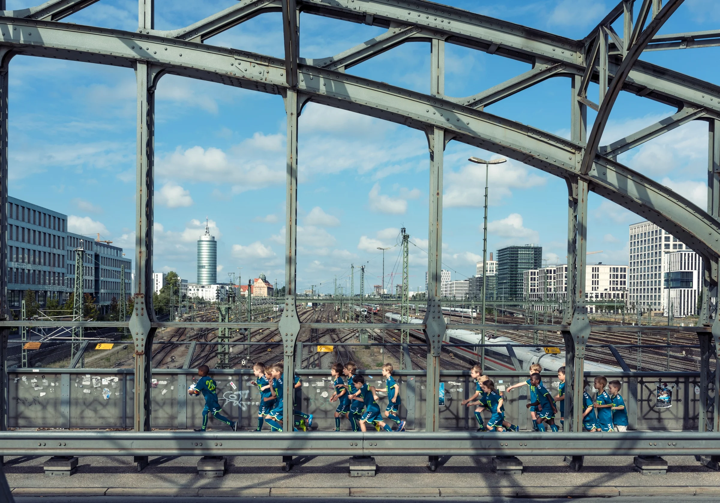 ADAC Reisemagazin München Fußball Jugendmannschaft Westend United Hackerbrücke.jpg
