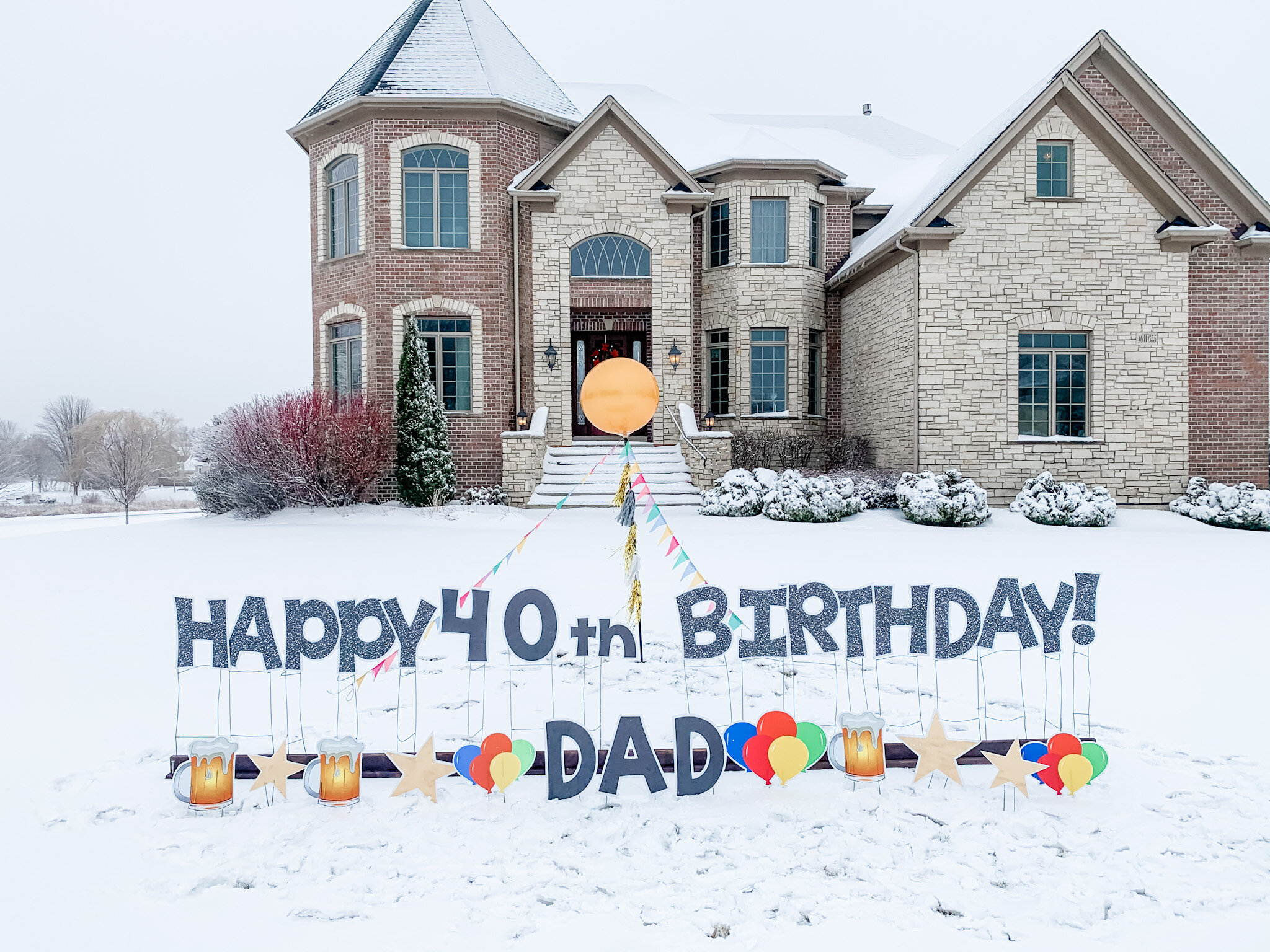 SatinChair specializes in custom yard signs and greetings, including: graduation yard signs, happy birthday yard signs, birth yard signs &amp; more. Servicing Oak Brook Terrace &amp; Oak Brook areas.