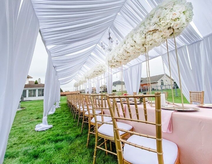The weather this weekend was beautiful for an intimate, outdoor backyard wedding.
.
.
.
#outdoorwedding #wedding #weddinginspiration #bride #weddingphotography #weddingday #weddinginspo #destinationwedding #weddingvenue #rusticwedding #weddingideas #