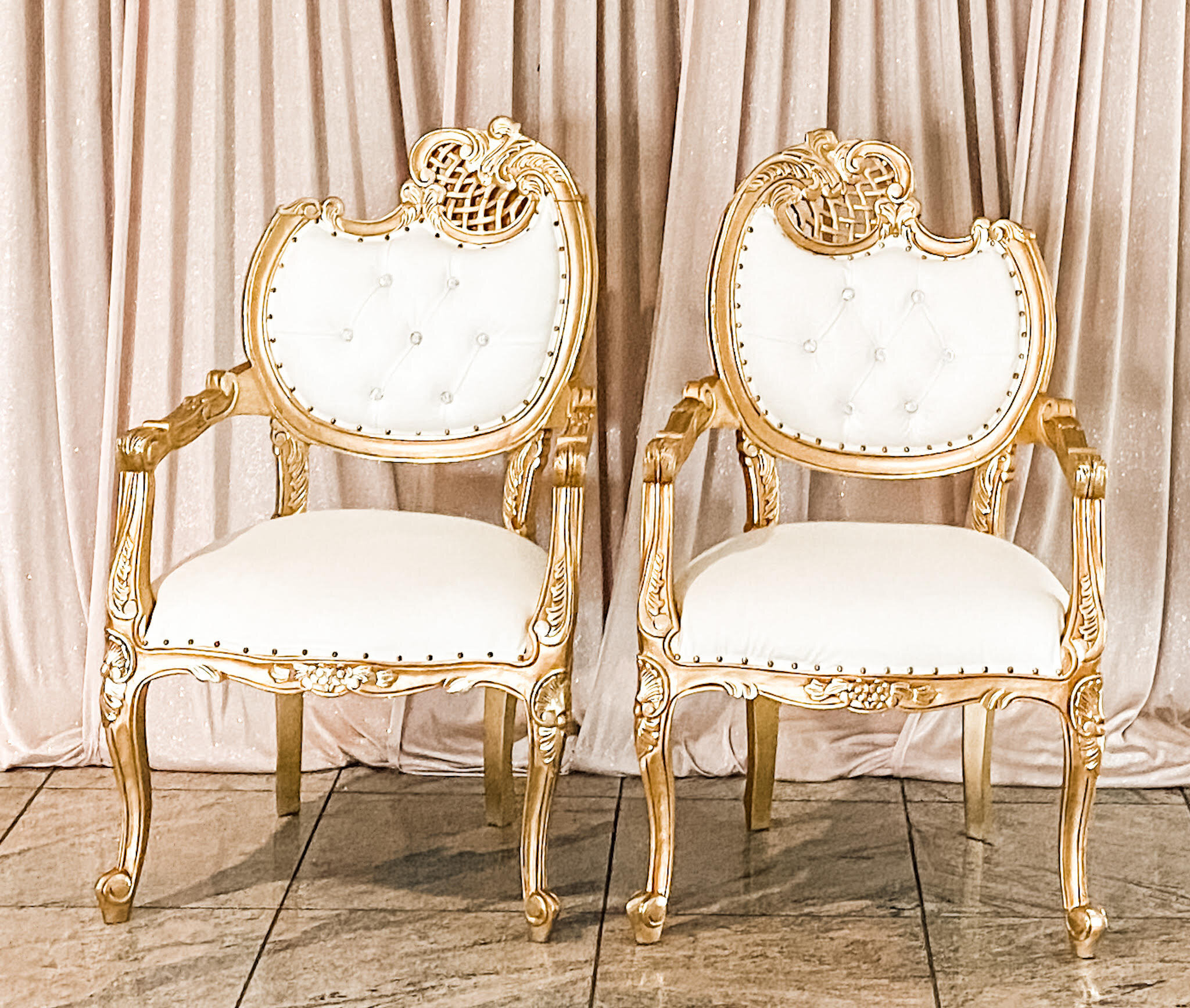 https://images.squarespace-cdn.com/content/v1/56b9da43f85082863ac0ada2/1632079221957-XKP7NI2FJVQDCA9KTVK2/Gold+throne+chairs+for+wedding+king+and+queen+chairs+chicago+luxury+rental+illinois+lux+decorator+million+dollars+wedding.jpg