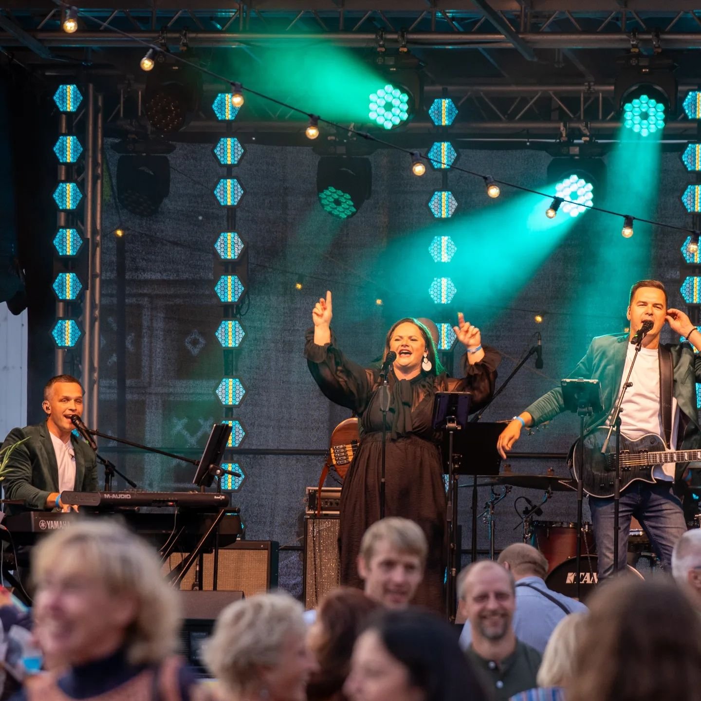 Ja Rīga svin, tad mirdzo&scaron;i!

Bijām daļa no lieliskās, pirmās Vecrīgas zaļumballes! Liels paldies par dziedā&scaron;anu, dejo&scaron;anu un kopā svinē&scaron;anu :)

Paldies Kultūras un tautas mākslas centrs &quot;Ritums&quot; par aicinājumu!

