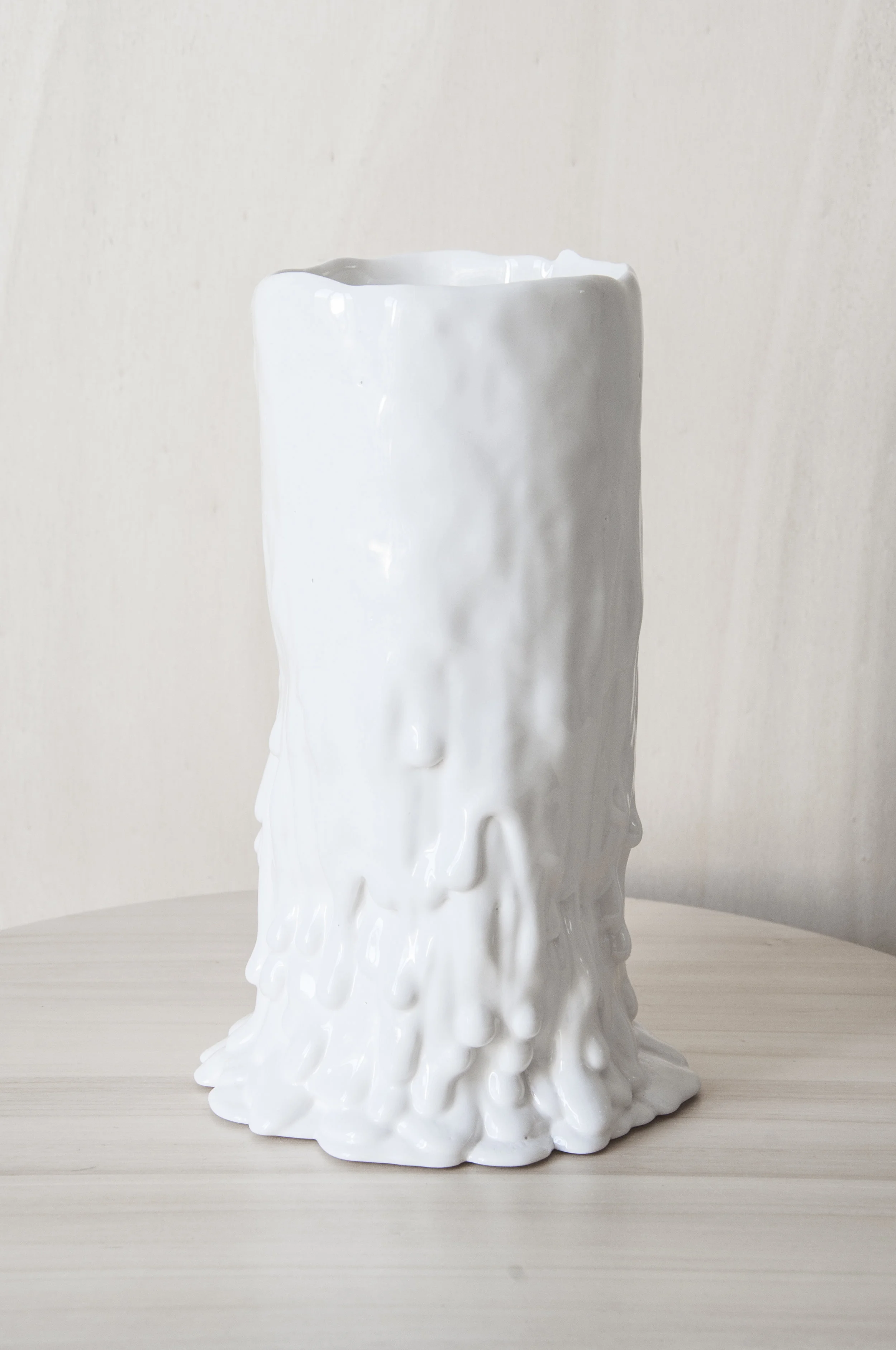 vase_souche_tortueuse_blanche_01d_cecile_bichon_hd.jpg