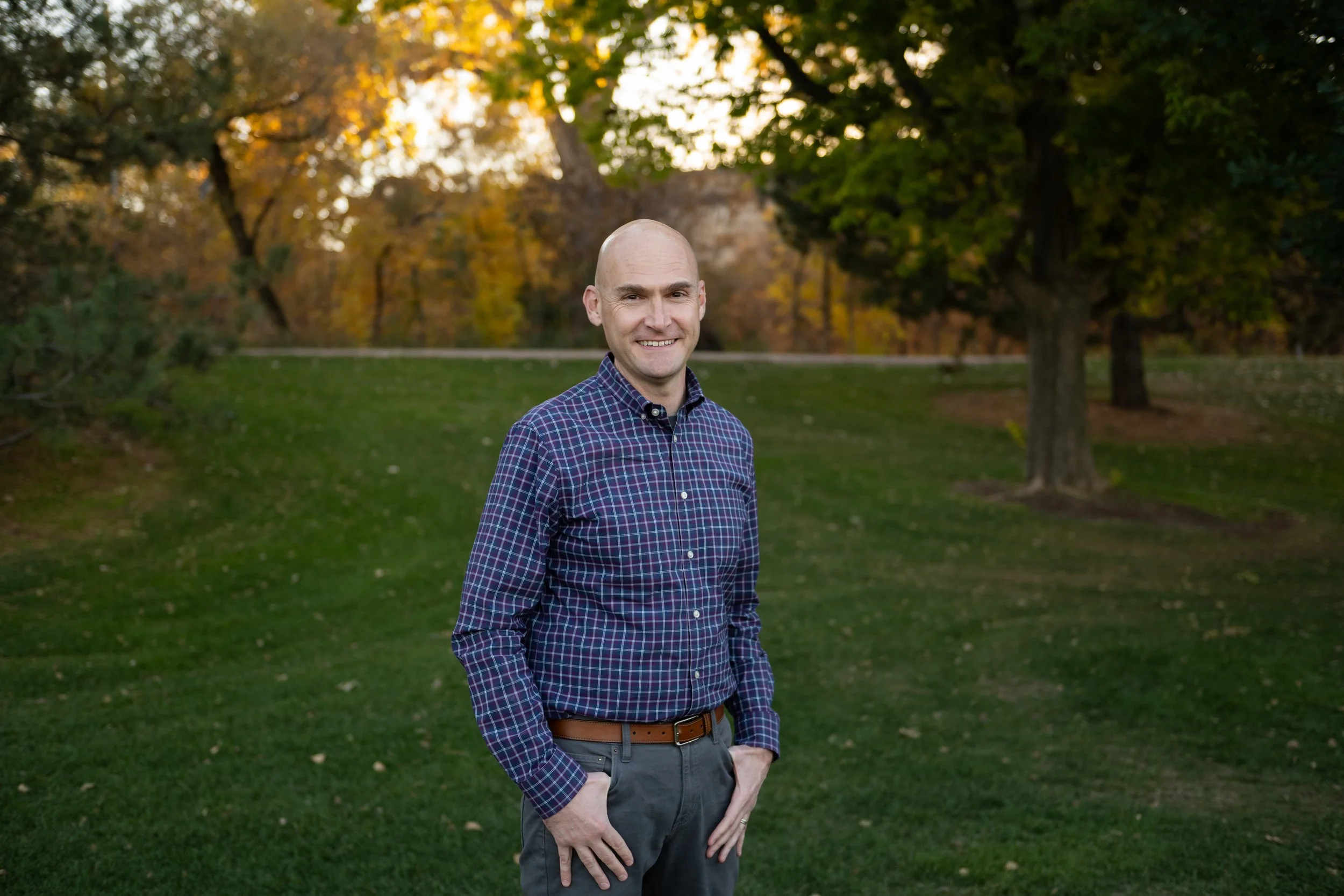 jennie-bennett-photography-denver-mens-headshot-outdoor-fall-colorado