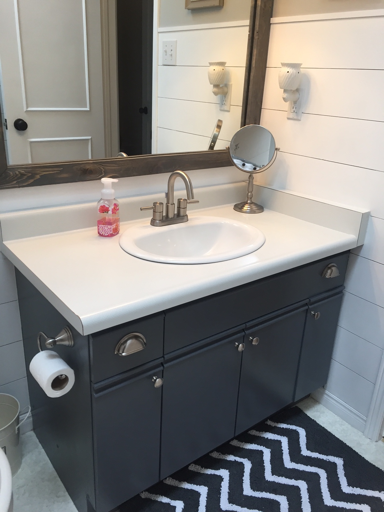 To Paint Laminate Cabinets, Can You Paint Laminate Vanity Cabinets