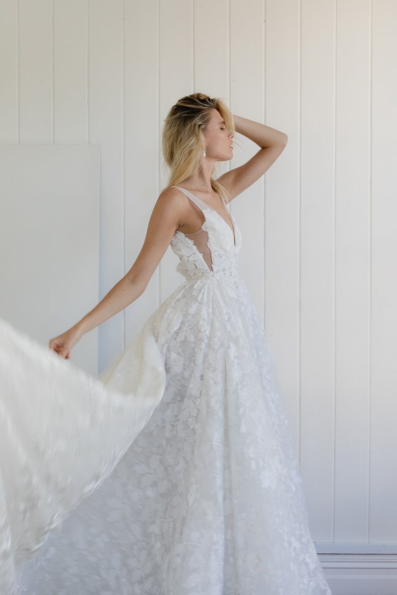 Hera-Couture-Wedding-Dresses-Casado-side2.jpg