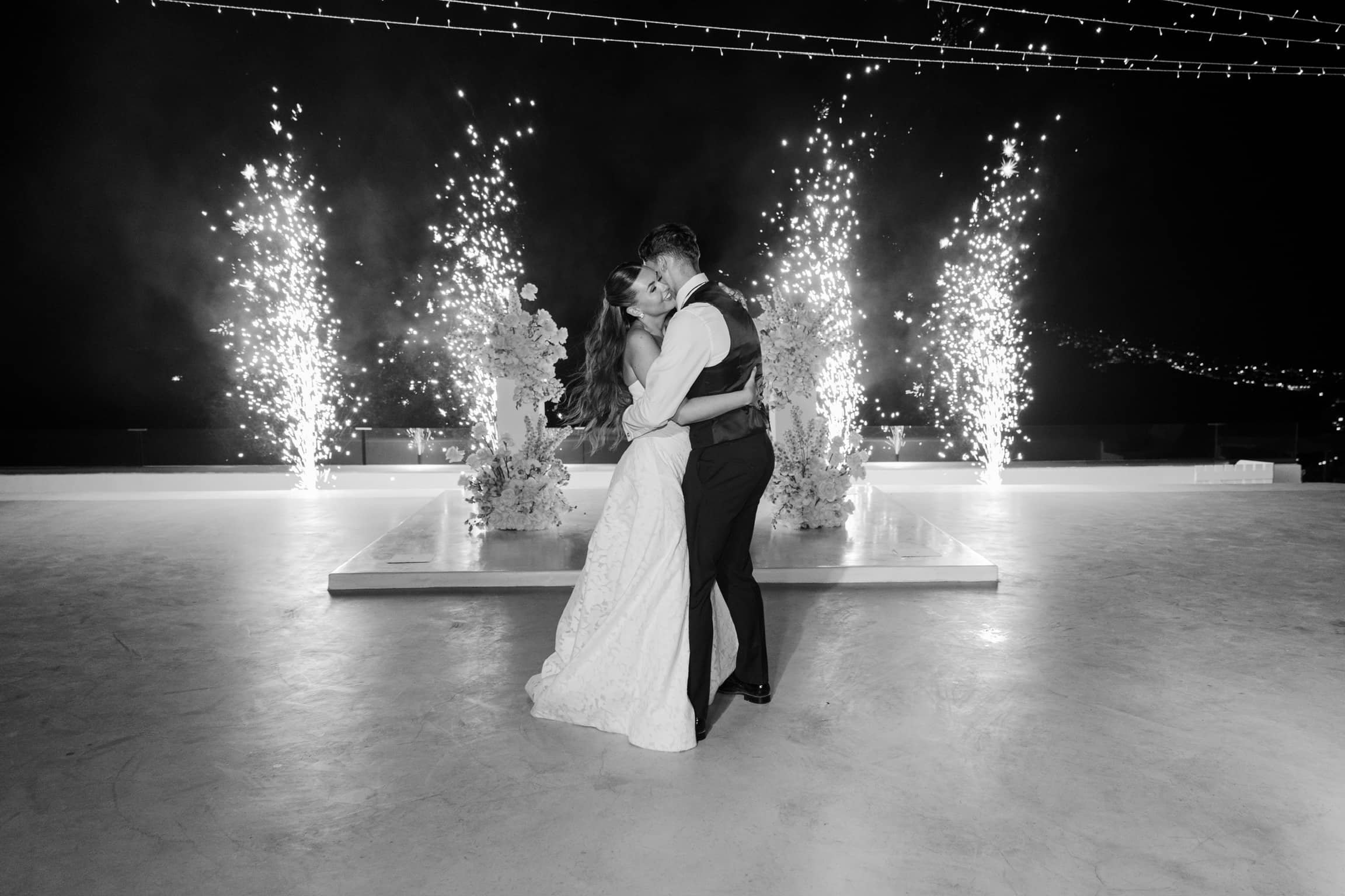 Santorini_Wedding_Real_Bride_Jesus_Peiro_2433_First_Dance.jpeg