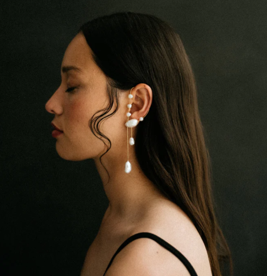 Maison Sabben Pearl Wedding Jewellery Yona asymetric ear cuff pearl.png
