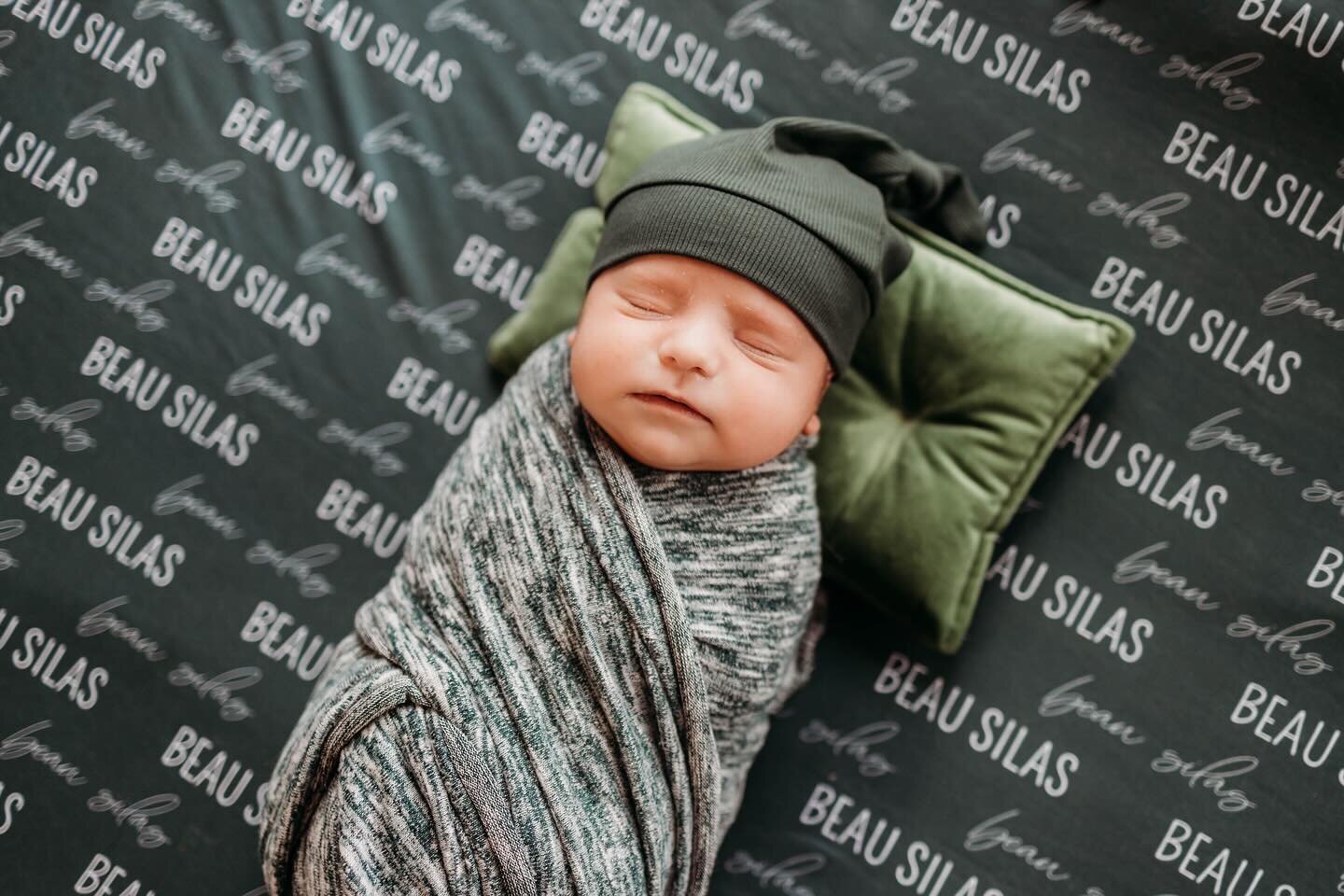 How have I not posted this sweet boy&rsquo;s newborn photos yet? 😍