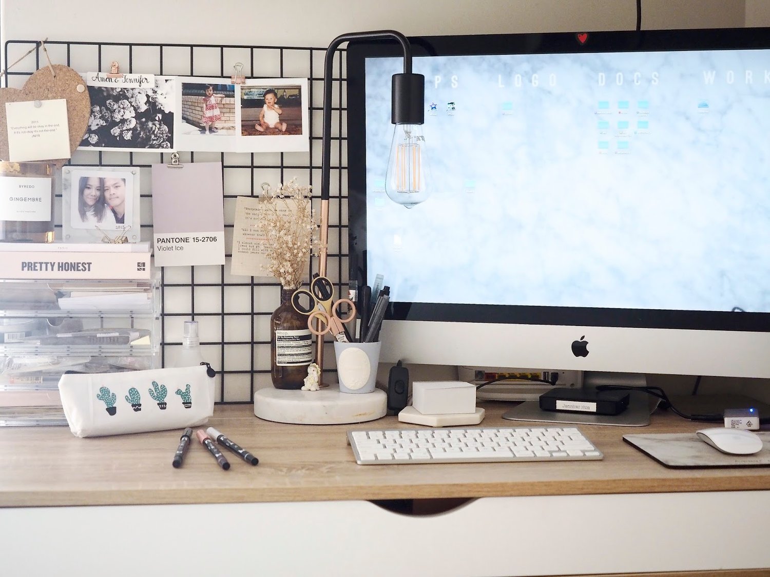 30+ Aesthetic Desk Ideas for Your Workspace, Gridfiti
