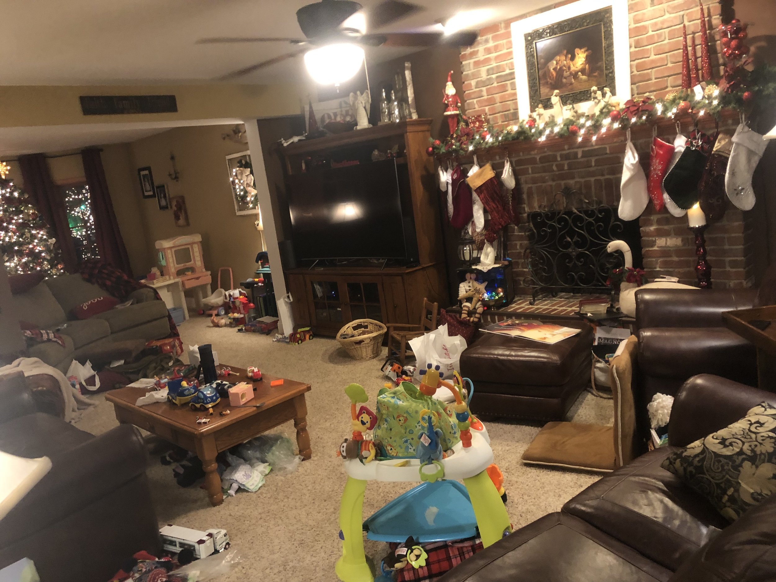 Flexibility is key, girls! Yes, my house was always a mess… we’d try to pick up some every night but I just had to not worry about it & focus on the people!