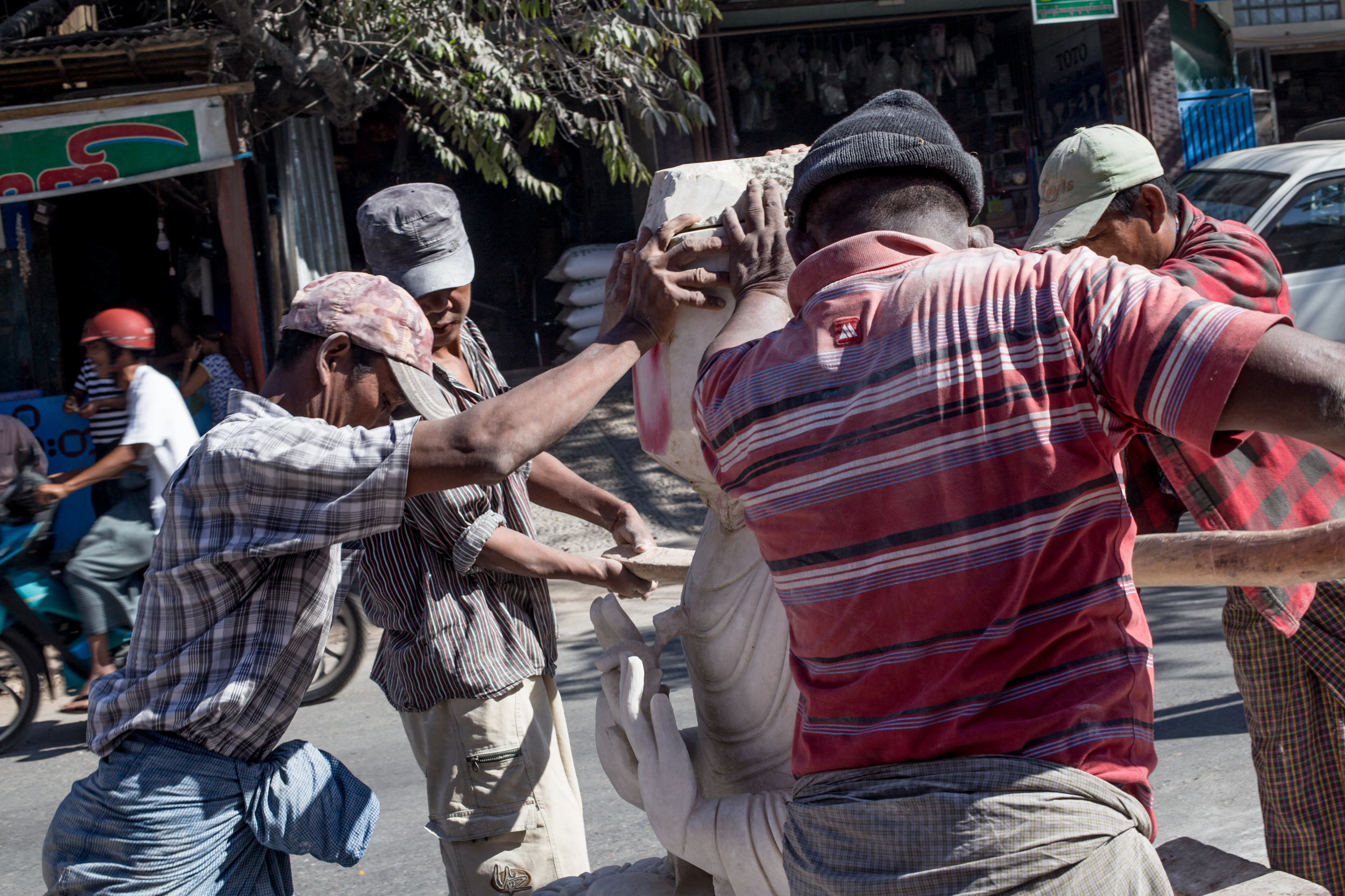 Mandalay Stone Carvers20.jpg