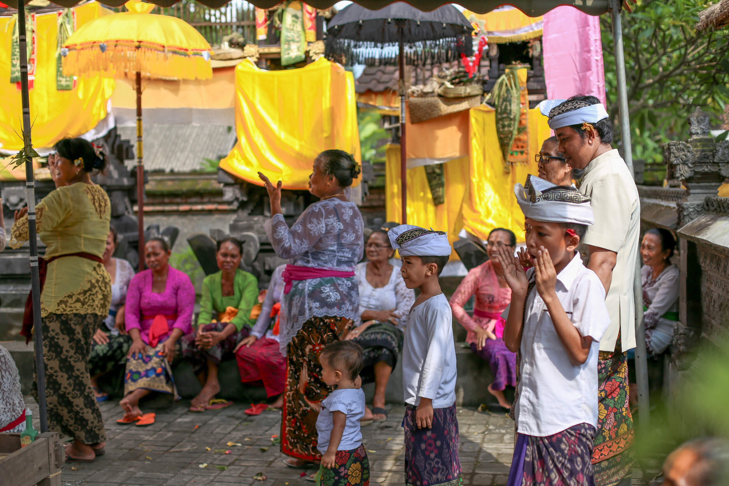 Masked+Men+Of+Bali+Far+Features22.jpg