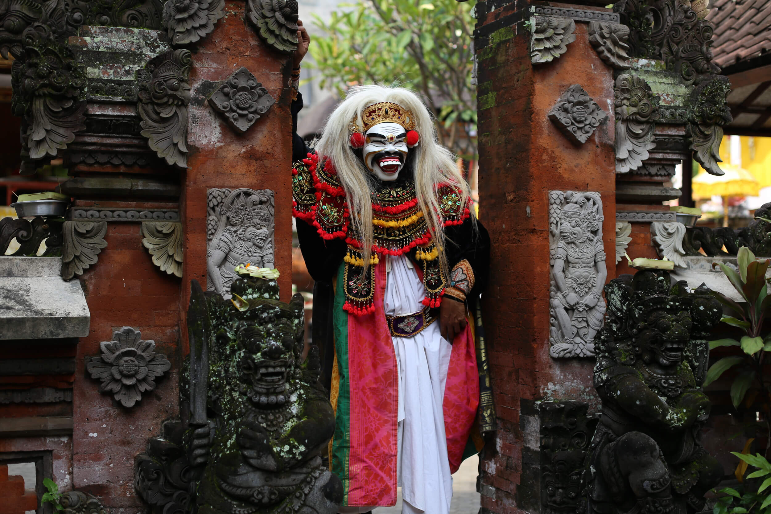 Masked+Men+Of+Bali+Far+Features33.jpg