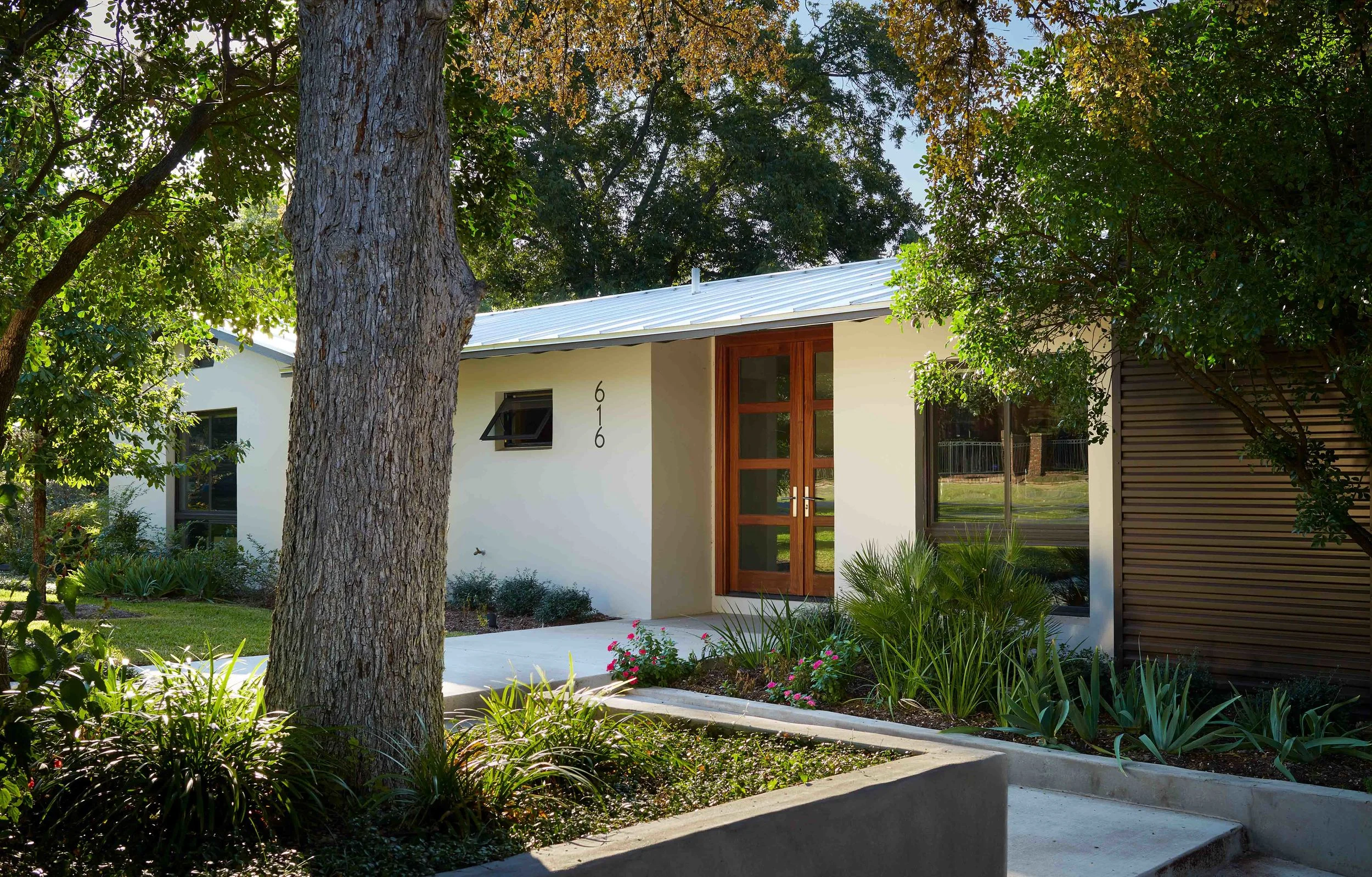 HOUSE 616-TUXEDO-DB-ENTRY WALK.jpg