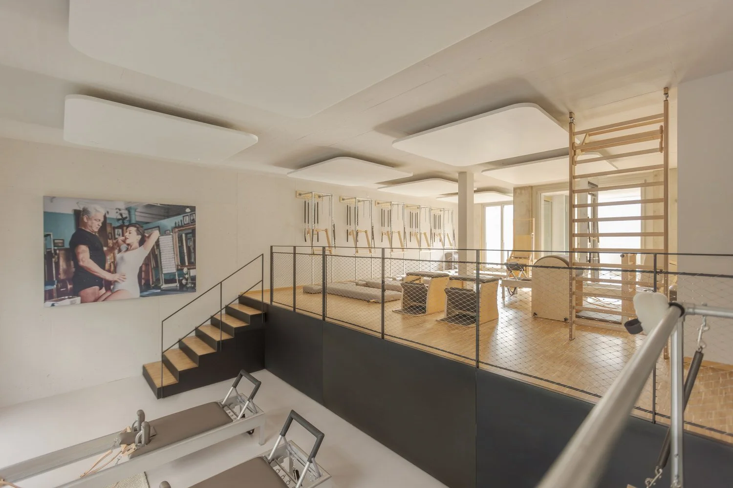 Ruhe und Konzentration: So schafft Bellton mit Akustik-Deckensegeln die perfekte Atmosphäre