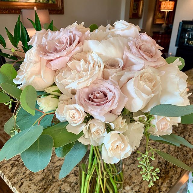 Bridal bouquet from last weekends wedding 👰 loved the color of the quick sand roses in this bouquet and as always the scent of the peonies 😊🌷 congratulations to the bride &amp; groom who were wonderful to work with !! #atxwedding  #lakewayflorist 