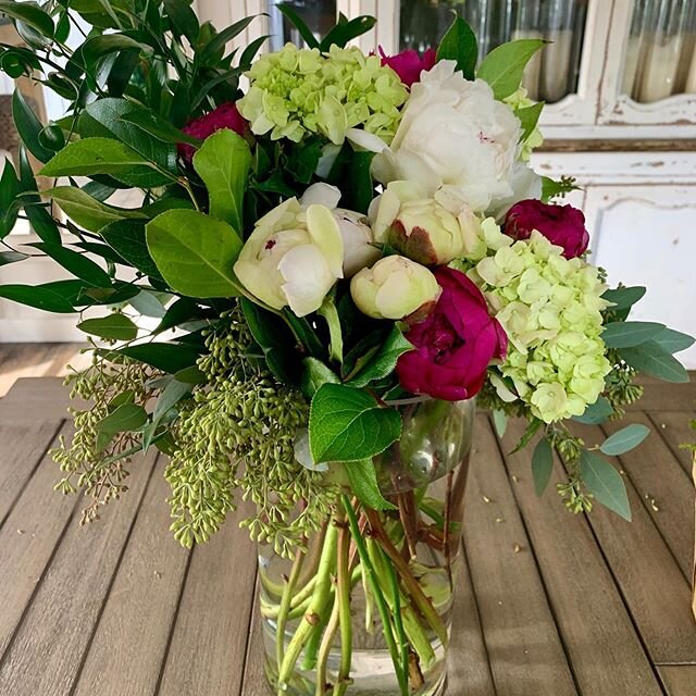 Getting ready for 2020 brides ! Get in touch @jklfloraldesign_ and let&rsquo;s talk flowers for your big day 😊🌷🥂 #atxwedding  #austinweddings  #austinflorists #lakewayflorist #austinweddingvenues #austinweddingvendor #austinweddingplanner #austinf