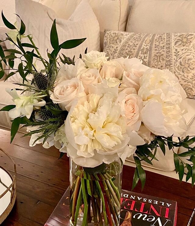 Bouquet for a beautiful bride back in Jan ! Hope everyone is staying safe and healthy ! Stay at home 🏡 so we can get back to weddings happening and saying &ldquo;I do &ldquo;  prayers for our country 😊🌷#atxwedding  #lakewayflorist  #austinflorist 