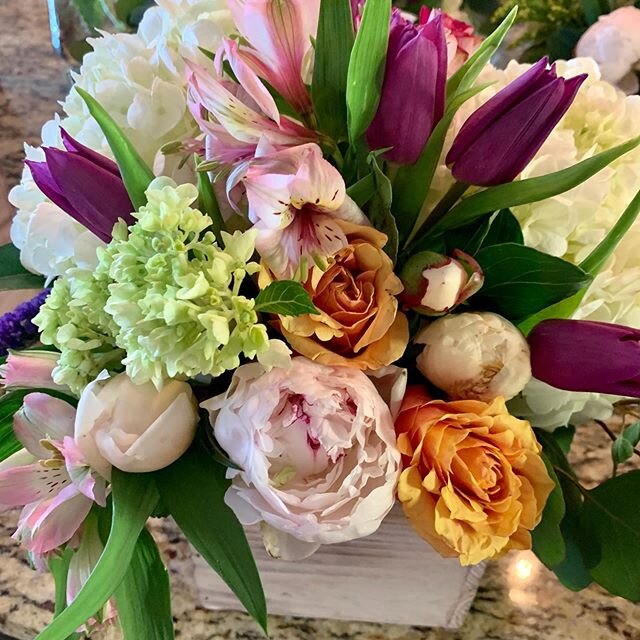 Mother&rsquo;s Day deliveries😊🌷 best time of the year ! Have a great one , prayers and safety for everyone ! #atxwedding #austinfloraldesign  #lakewayflorist