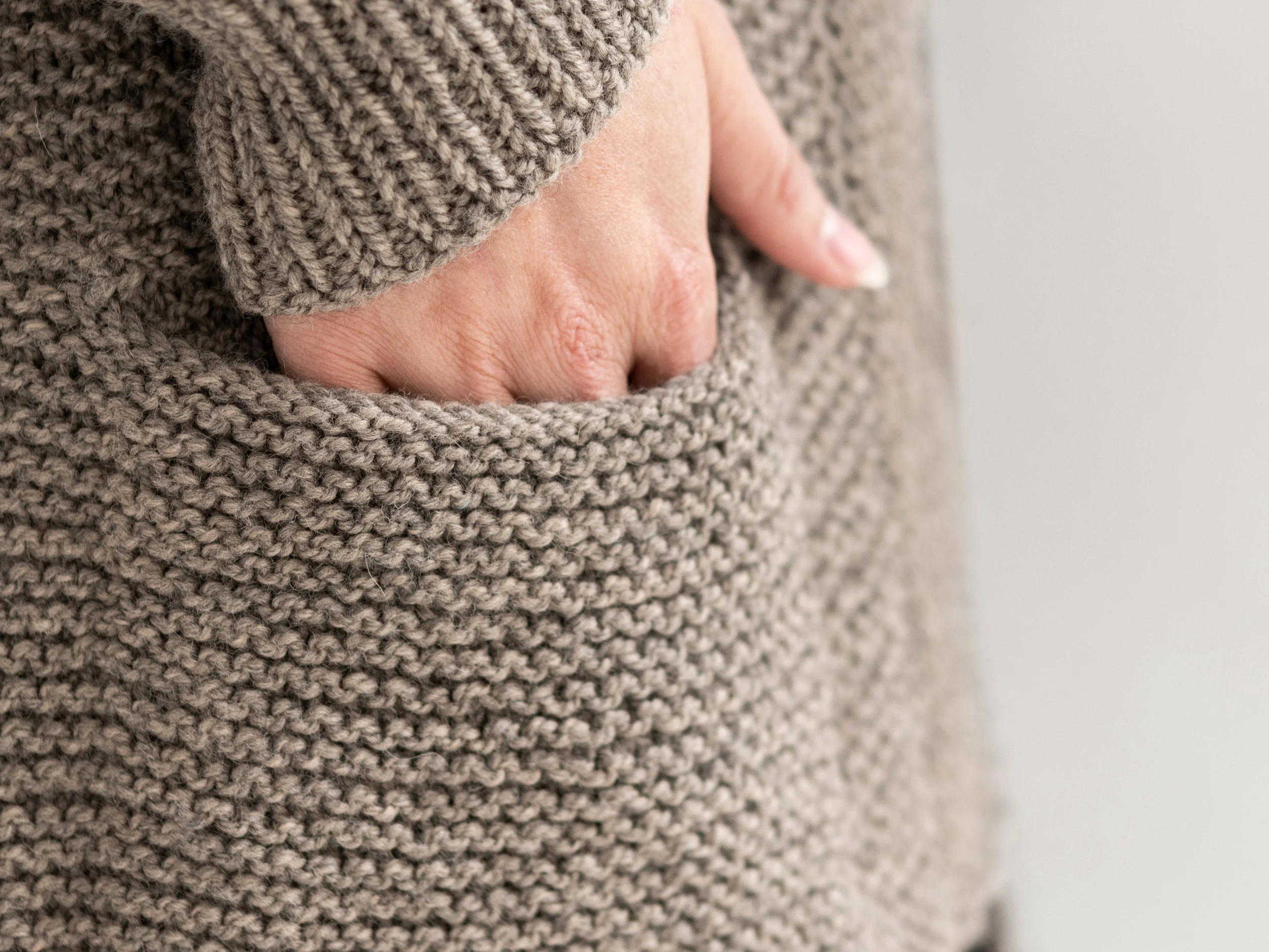 20180821_622062_TuckedAwayCardigan_2011_Detail_null.jpg